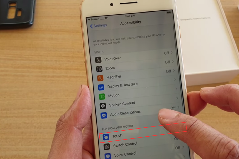bật nút trợ năng AssistiveTouch 2