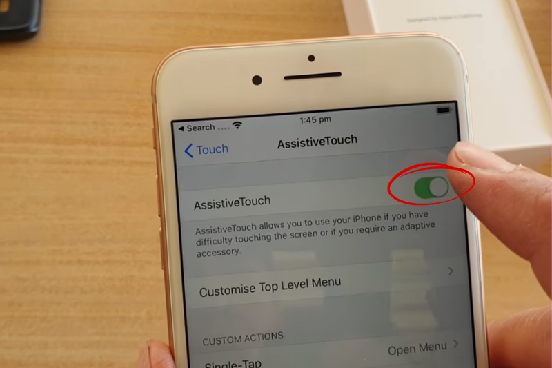 bật nút trợ năng AssistiveTouch 4