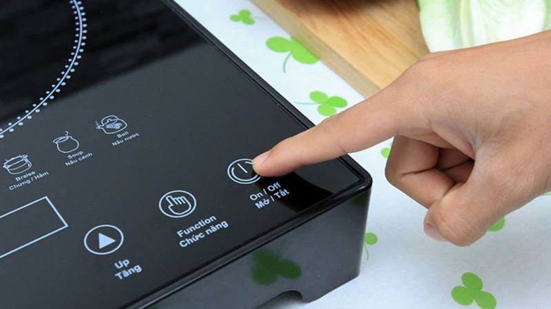 bếp hồng ngoại comet b&aacute;o lỗi e2 h&igrave;nh 4