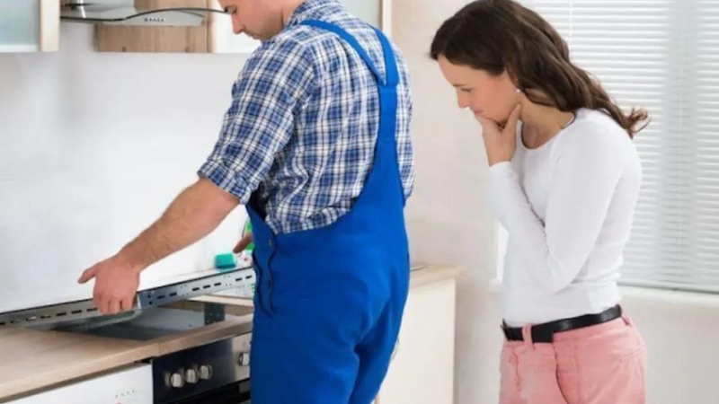 bếp từ đ&ocirc;i bị hỏng 1 b&ecirc;n 5