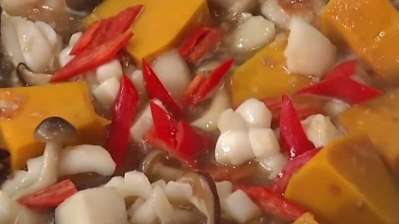 Bí đỏ hấp hải sản 4