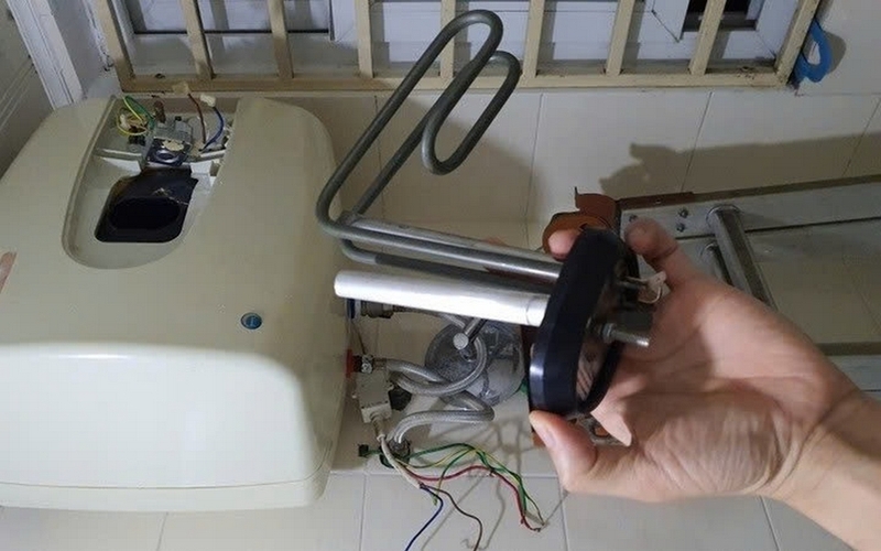 Bình nóng lạnh Ariston không nóng ảnh 2