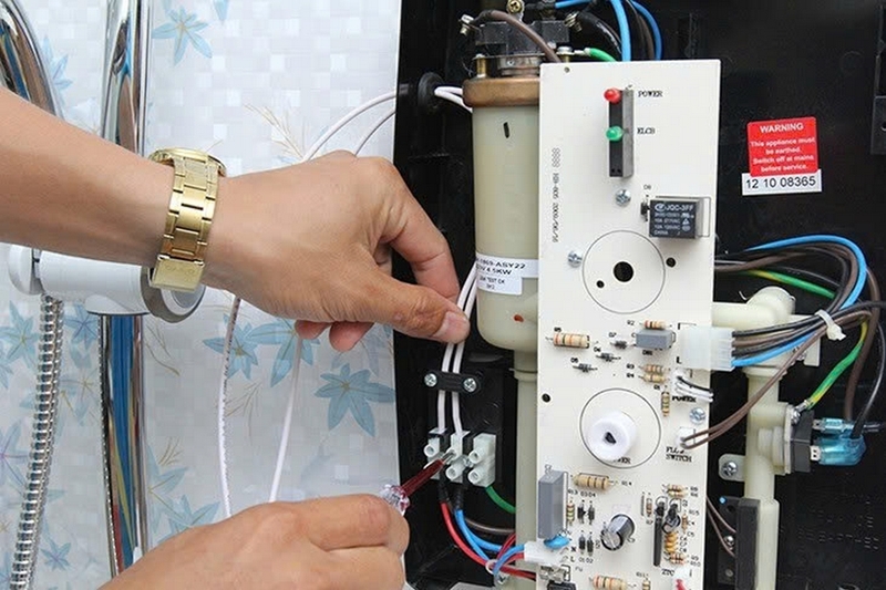 Bình nóng lạnh Ariston không nóng ảnh 4