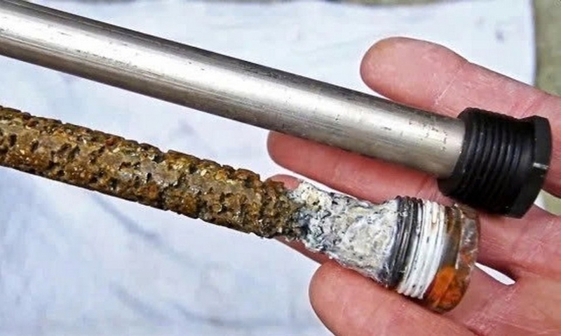 bình nóng lạnh bị thủng ảnh 2