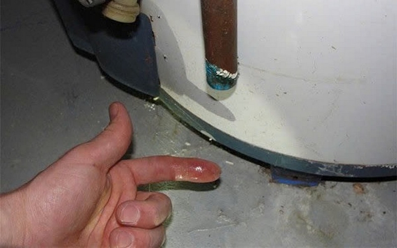 bình nóng lạnh bị thủng ảnh 3