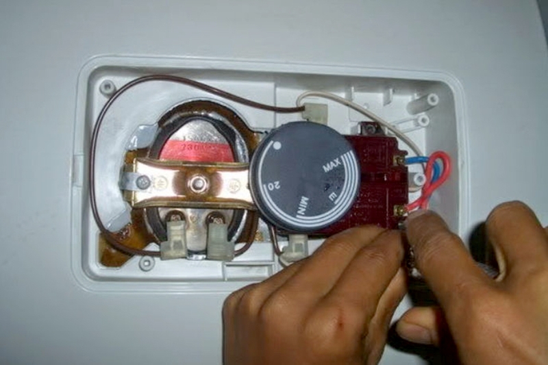 Bình nóng lạnh sáng cả 2 đèn - 03