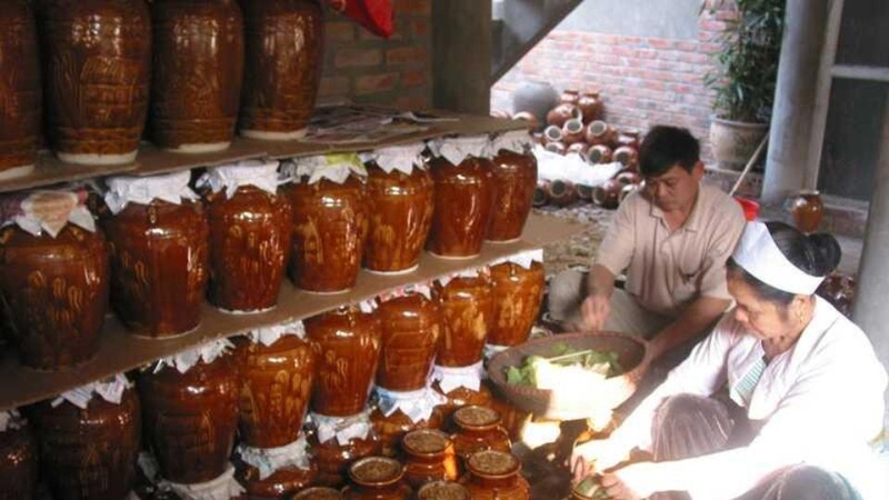 Đóng bình rượu cần