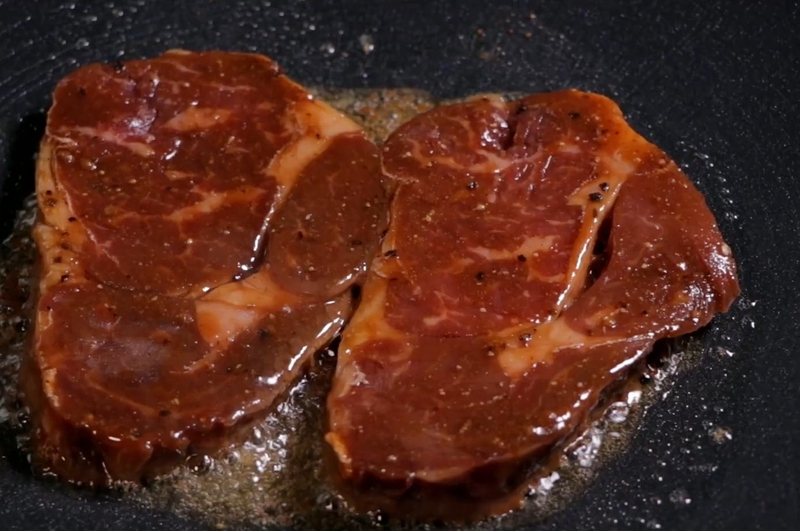 bò bít tết sốt phô mai hình 8