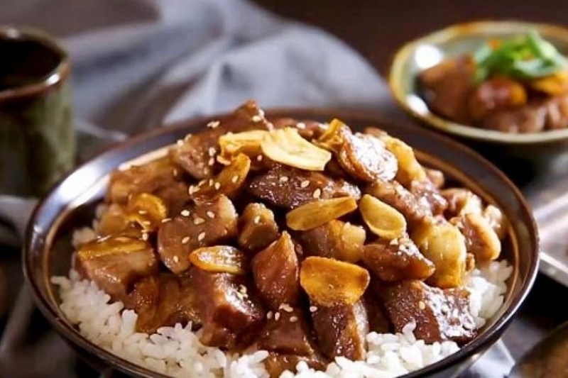 bò cháy tỏi đưa cơm
