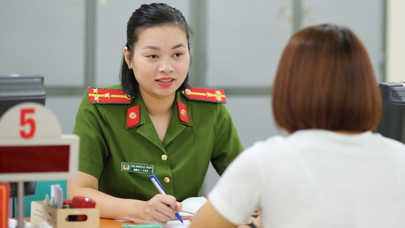 Công an cấp xã được giao tiếp nhận và giải quyết thủ tục hành chính