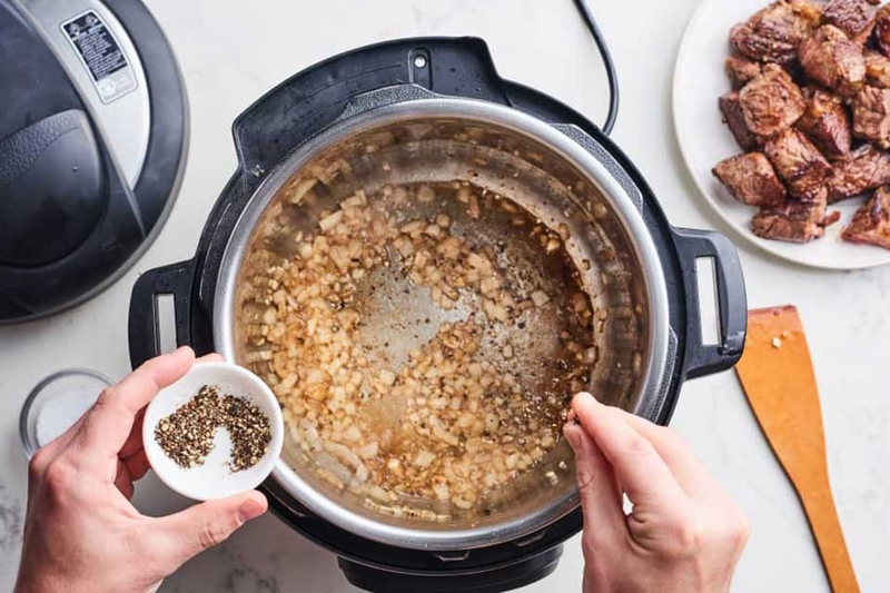 Thịt bò hầm khoai tây cà rốt bằng nồi áp suất - 08