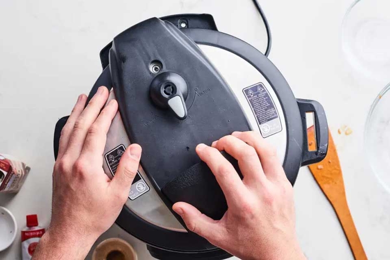 Thịt bò hầm khoai tây cà rốt bằng nồi áp suất - 04