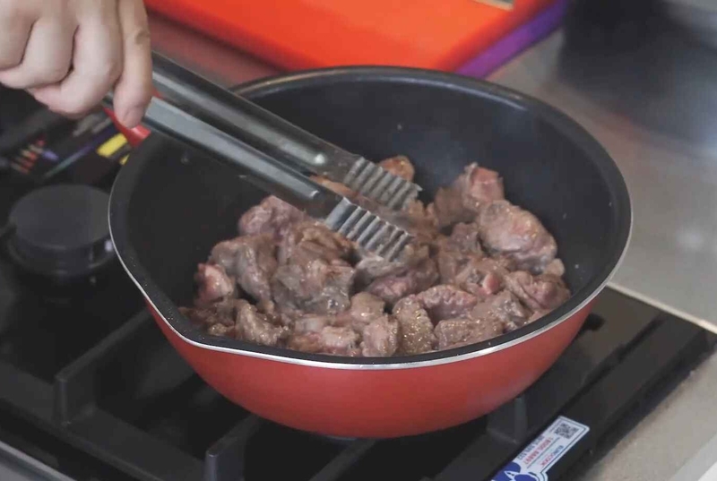 bò hầm rượu vang hình 7