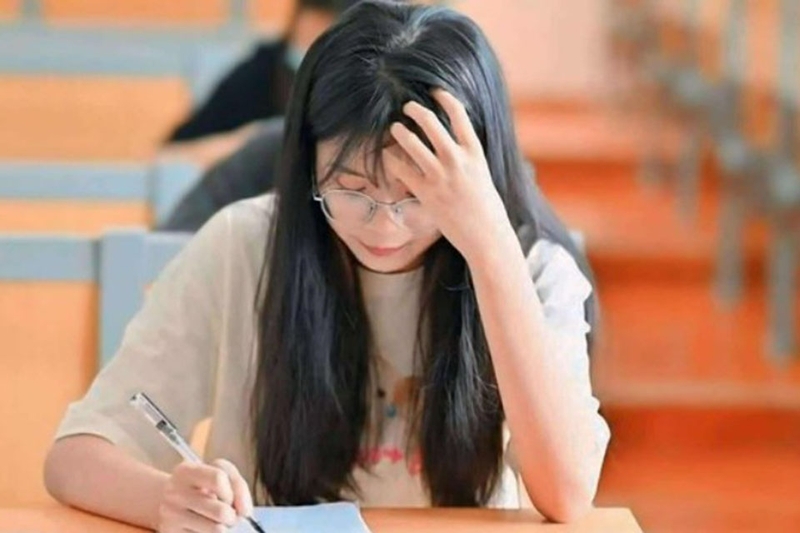 Bỏ học đại học năm nhất thi lại được không 9