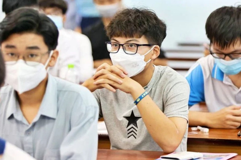 Bỏ học đại học năm nhất thi lại được không 2