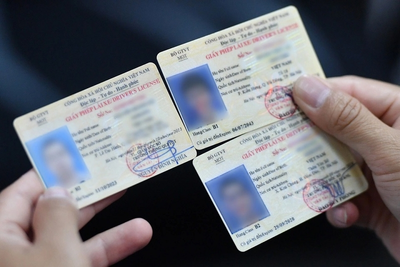 Các hạng bằng lái xe ô tô được quy định bao gồm những hạng nào?