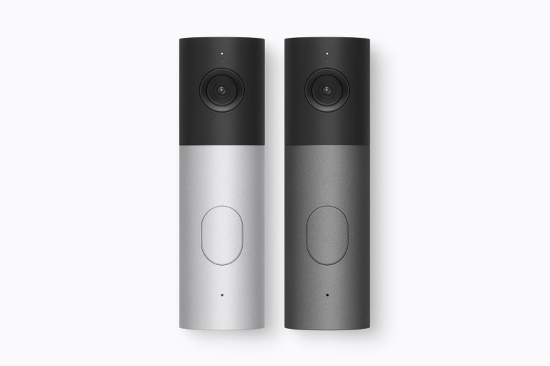 Chuông Cửa Video của LG trang bị camera kép, cho phép quan sát khách đến nhà và kiện hàng ở hai góc nhìn riêng biệt.