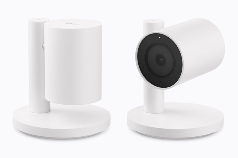 Camera Trong Nhà của LG tự động nghiêng xuống để ngừng giám sát khi có thành viên trở về.