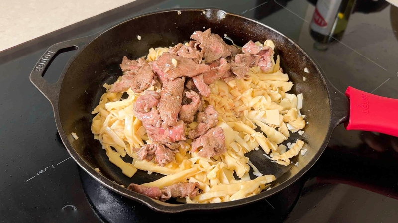 Bò xào măng chua hình 1