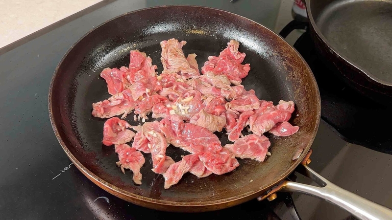 Bò xào măng chua hình 2