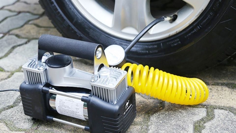 bơm lốp ô tô 2
