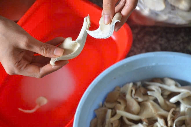 bông cải xào nấm ảnh 2