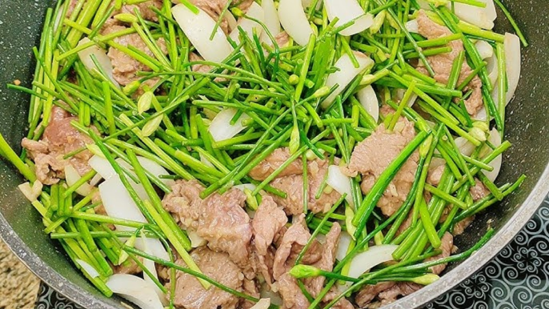 Bông hẹ xào thịt bò 4