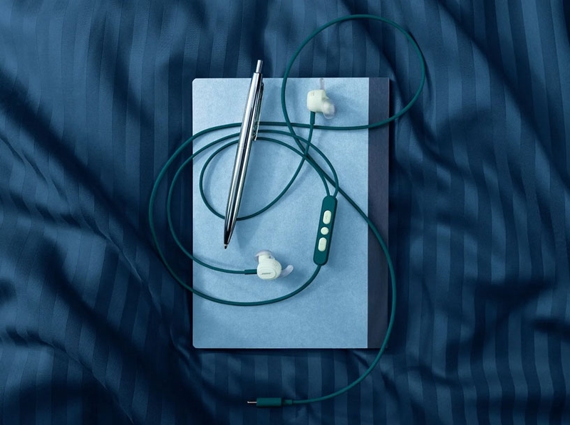 Dây dài 1,28 m giúp Bose Noise Cancelling Wired Earbuds có khoảng sử dụng thoải mái hơn khi kết nối với điện thoại, máy tính bảng hoặc laptop.