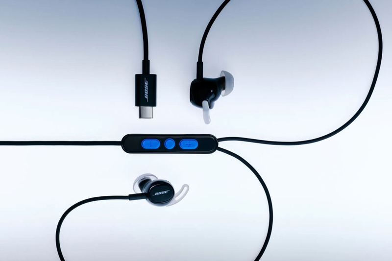 Cụm điều khiển vật lý trên Bose Noise Cancelling Wired Earbuds hỗ trợ thao tác nhanh mà không cần mở điện thoại.