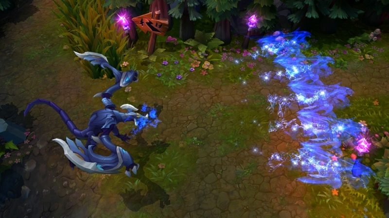 R + E + W + Q là combo vận dụng hết kỹ năng của Shyvana