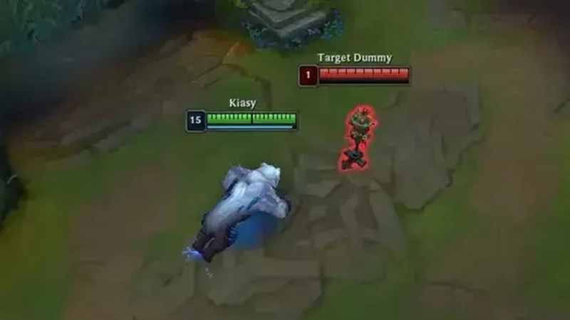 Combo E + R + Q + W thường được dùng khi băng trụ