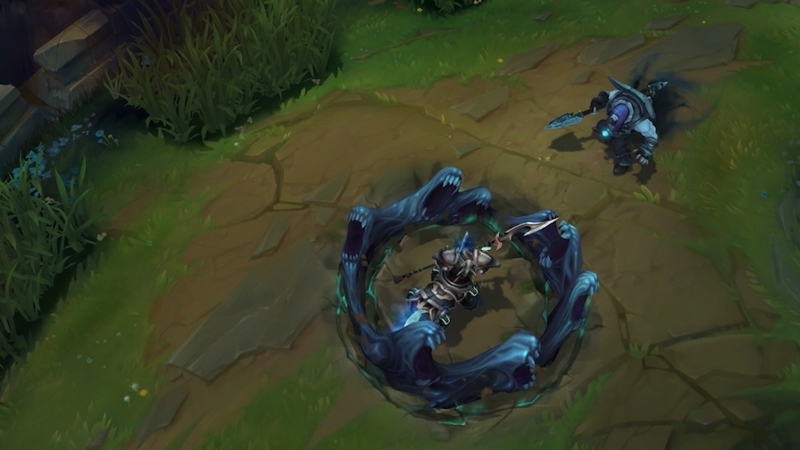 Combo Q + E + W + R tăng khả năng gây sát thương cho Yorick và triệu hồi Ma Sương