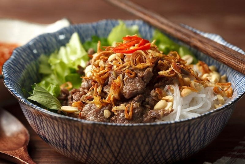 Bún bò Nam Bộ 9
