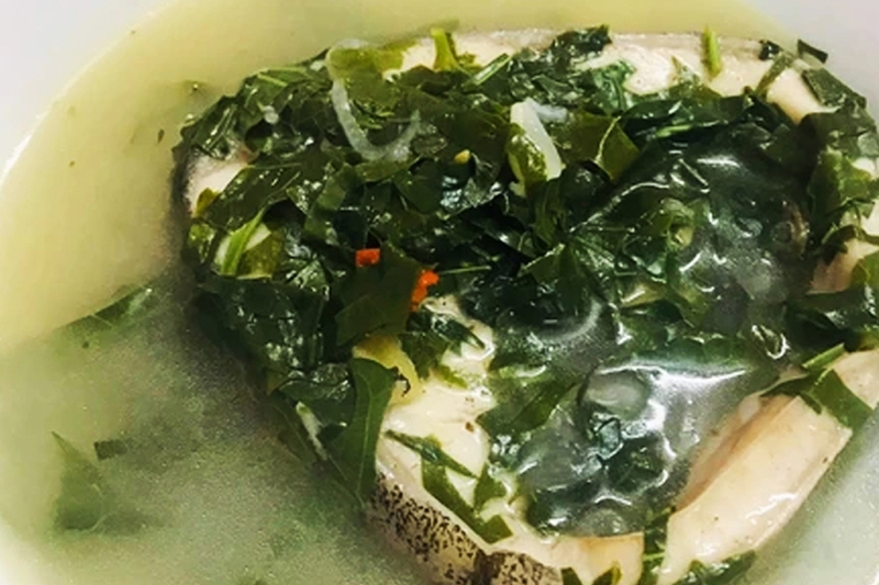 Cá bớp nấu lá lốt thanh mát, bổ dưỡng.