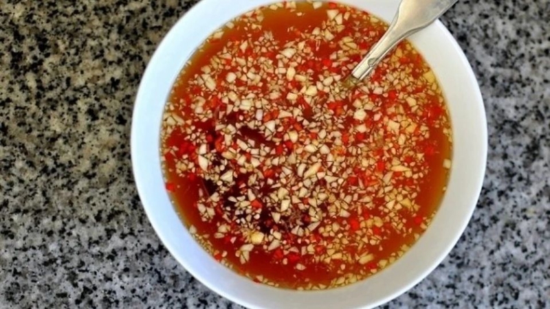 Bước 3: Pha nước mắm