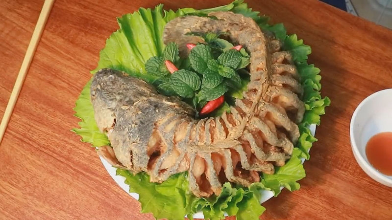 Cá lóc chiên xù có lớp thịt bên trong dai ngon, ngọt tự nhiên và không quá béo