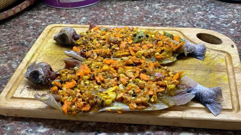 Bước 3: Ướp cá