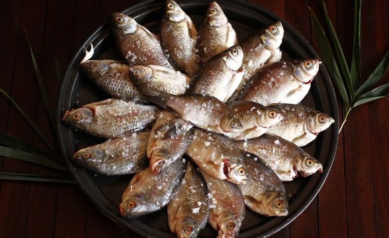 Cá diếc kho chuối xanh 5