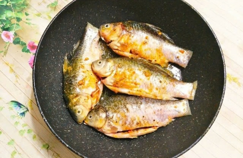 cá diếc kho nhừ ảnh 3