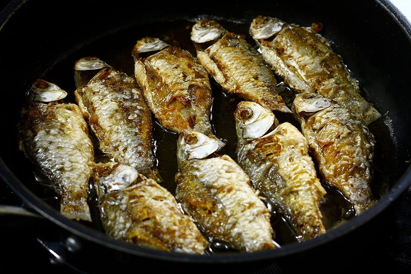 Cá diếc rán giòn - 04