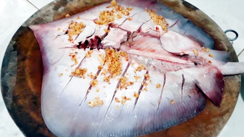 Bước 2: Chuẩn bị gia vị ướp cá