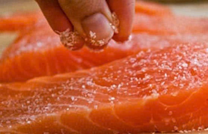 cá hồi chiên sốt xoài ảnh 3