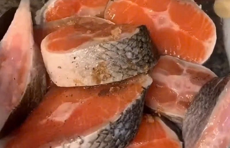 cá hồi kho nghệ ảnh 2