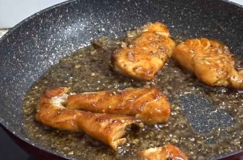 cá hồi sốt mật ong hình 8