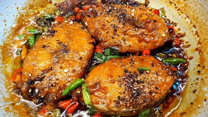 Món cá thu kho tiêu giàu đạm và omega 3 nên rất tốt cho sức khoẻ