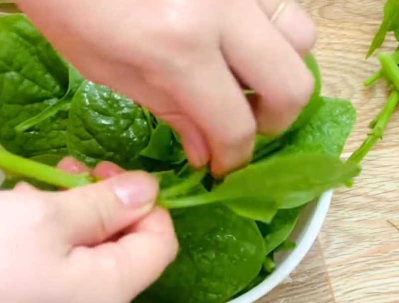 Sơ chế mồng tơi