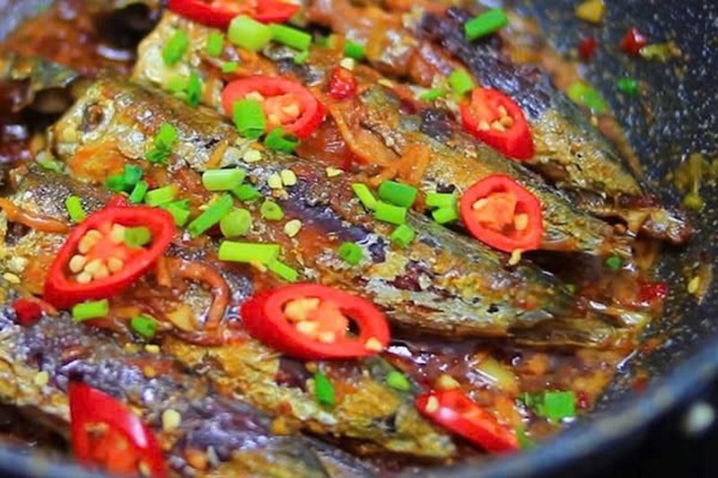 Cá ngân kho cà chua ảnh 5