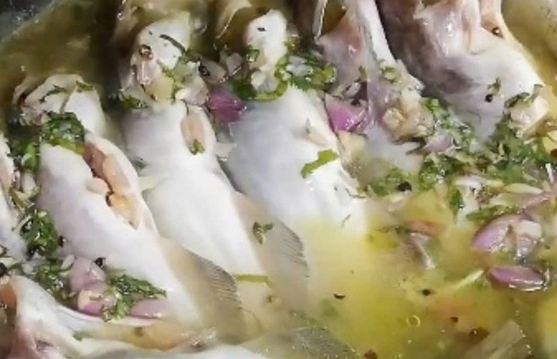 cá ngạnh kho lạt ảnh 1