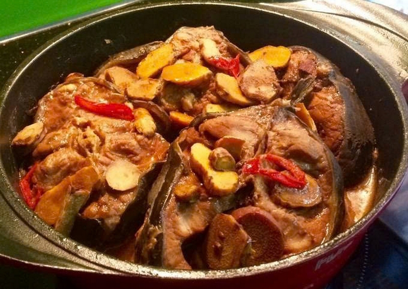 Cá ngạnh kho riềng ảnh 6