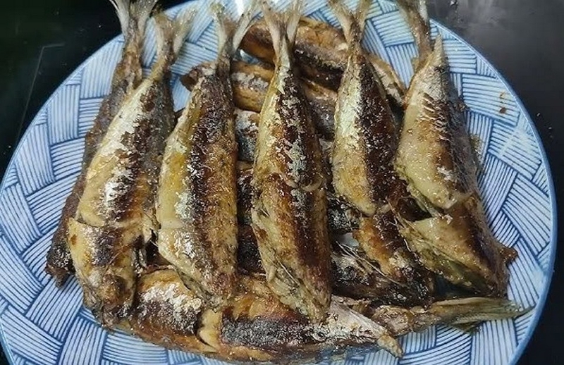 cá nục chiên mắm tỏi ảnh 7